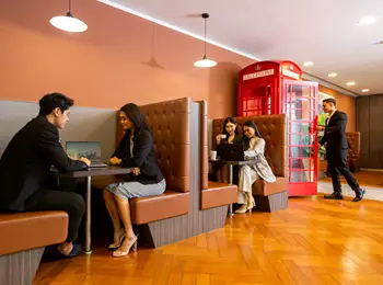 A virtual office at Williams Tower, Houston, where clients enjoy the premium atmosphere and professional support.